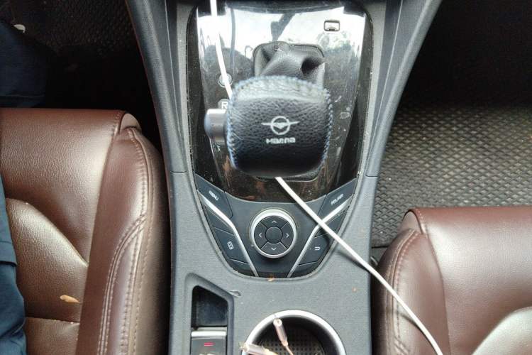 Used Haima Fumei F7 2017 1.5T 7-Seater Automatic Standard Edition Gear Lever