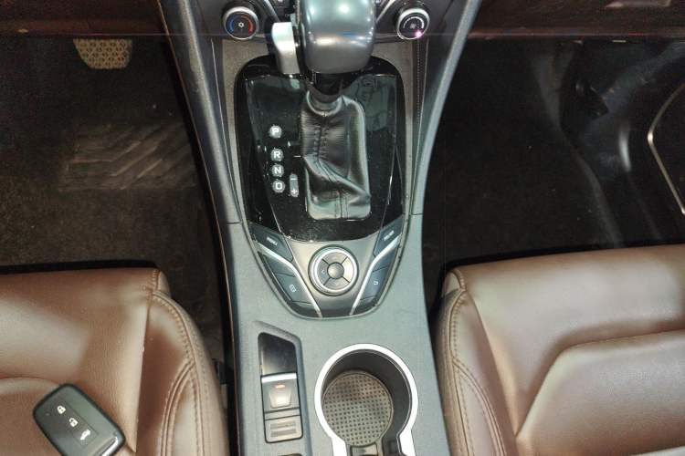Used Haima Fumei F7 2017 1.5T 7-Seater Automatic Comfort Version Gear Lever
