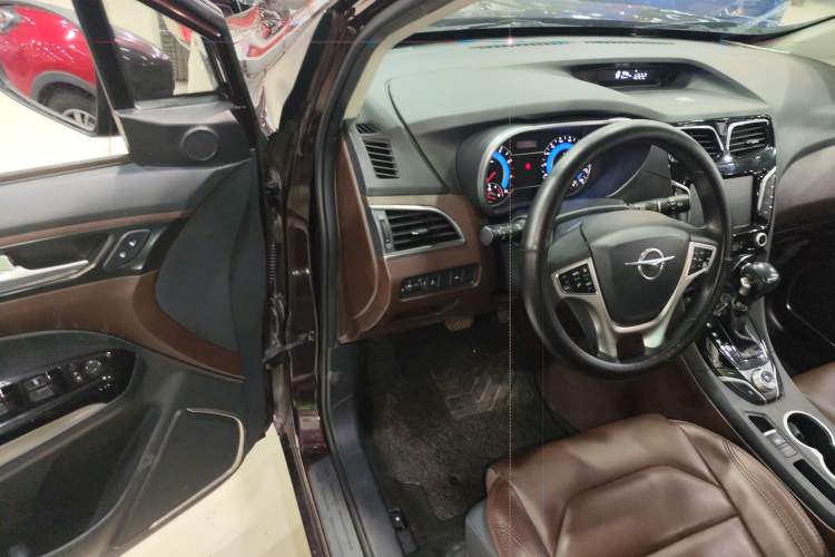 Used Haima Fumei F7 2017 1.5T 7-Seater Automatic Comfort Version Interior 3