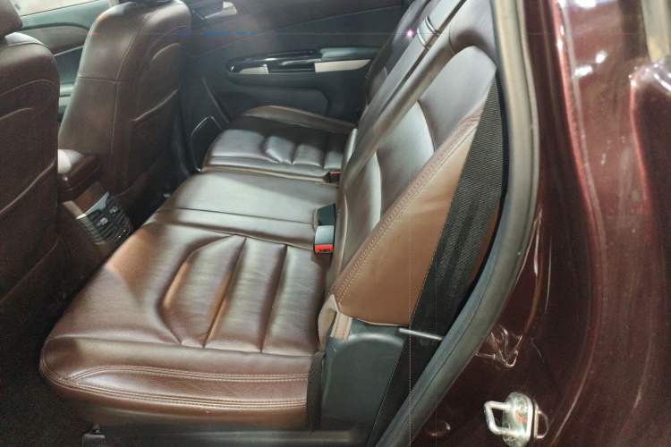 Used Haima Fumei F7 2017 1.5T 7-Seater Automatic Comfort Version Interior 4