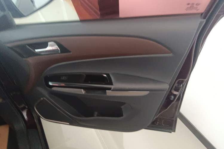 Used Haima Fumei F7 2017 1.5T 7-Seater Automatic Comfort Version Interior 5
