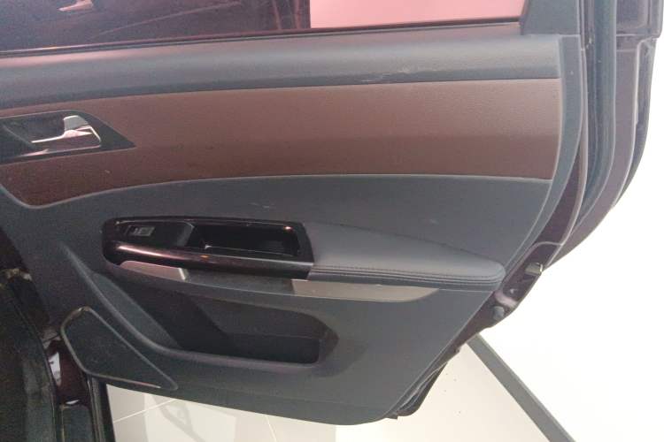 Used Haima Fumei F7 2017 1.5T 7-Seater Automatic Comfort Version Interior 6