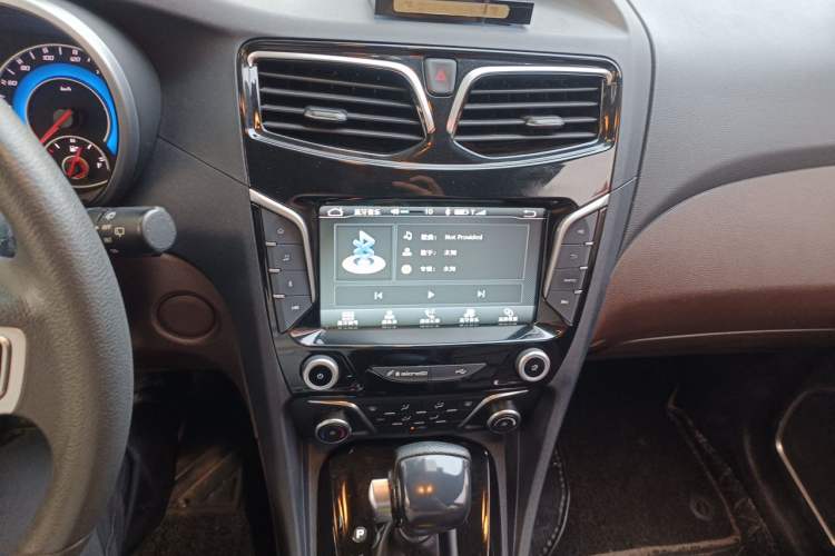 Used Haima Fumei F7 2017 1.5T 7-Seater Automatic Standard Edition Audio And AC Panel
