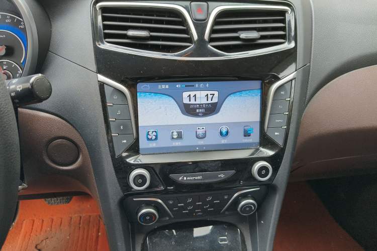 Used Haima Fumei F7 2017 1.5T 7-Seater Automatic Standard Edition Audio And AC Panel
