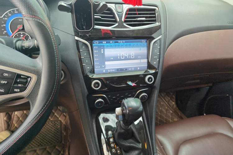 Used Haima Fumei F7 2017 1.5T 7-Seater Automatic Standard Edition Audio And AC Panel