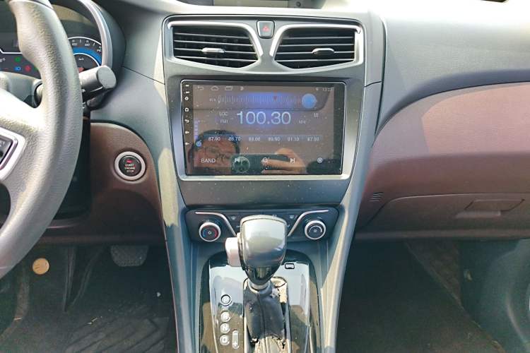 Used Haima Fumei F7 2017 1.5T 7-Seater Automatic Comfort Version Audio And AC Panel