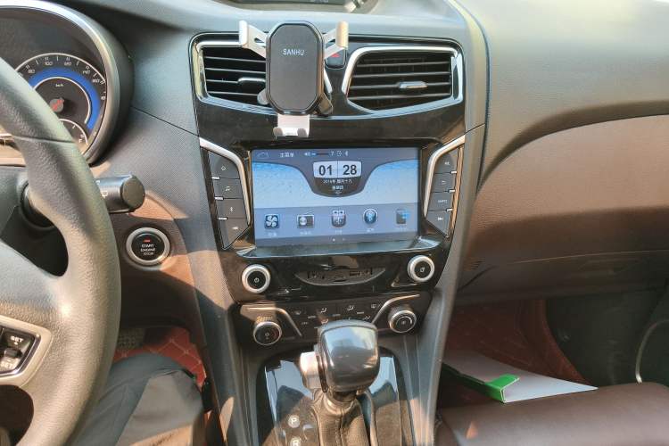 Used Haima Fumei F7 2017 1.5T 7-Seater Automatic Comfort Version Audio And AC Panel