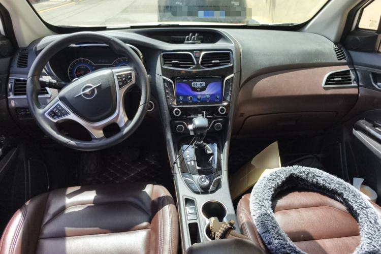 Used Haima Fumei F7 2017 1.5T 7-Seater Automatic Comfort Version Center Console