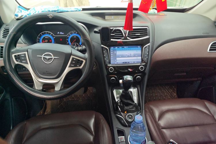 Used Haima Fumei F7 2017 1.5T 7-Seater Automatic Standard Edition Center Console
