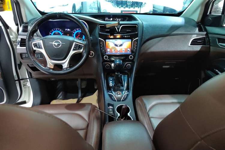 Used Haima Fumei F7 2017 1.5T 7-Seater Automatic Comfort Version Center Console