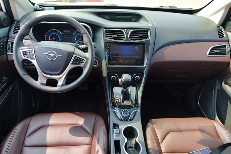 Used Haima Fumei F7 2017 1.5T 7-Seater Automatic Comfort Version Center Console