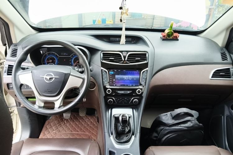 Used Haima Fumei F7 2017 1.5T 7-Seater Manual Standard Edition Center Console
