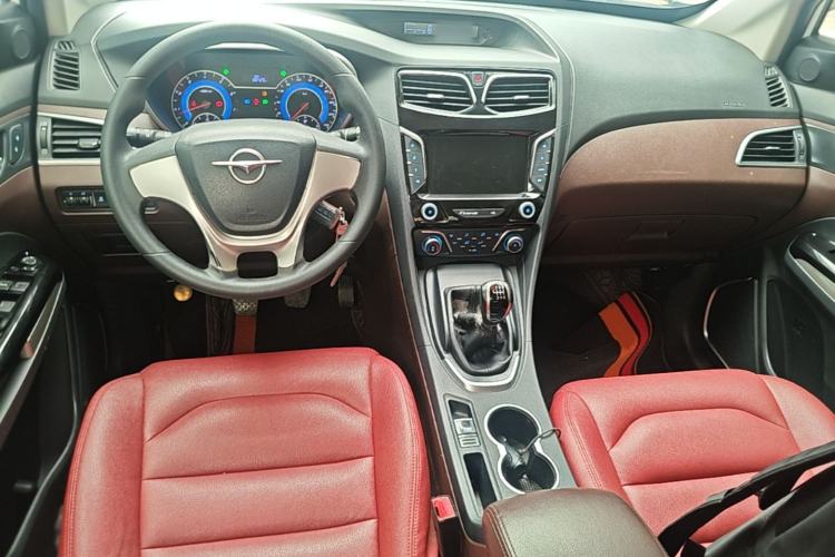 Used Haima Fumei F7 2017 1.5T 7-Seater Manual Standard Edition Center Console