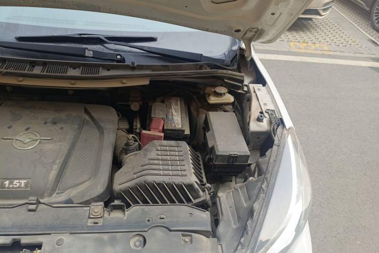 Used Haima Fumei F7 2017 1.5T 7-Seater Automatic Standard Edition Engine Bay Left