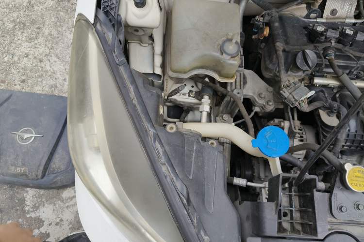 Used Haima Fumei F7 2017 1.5T 7-Seater Automatic Standard Edition Engine Bay Right
