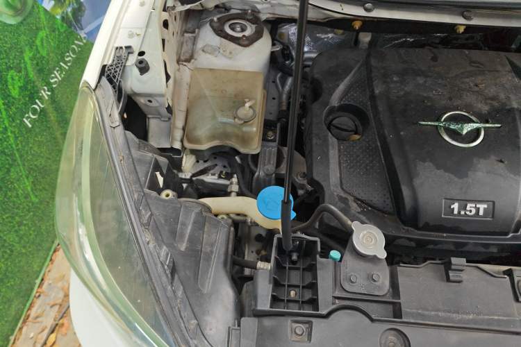 Used Haima Fumei F7 2017 1.5T 7-Seater Automatic Standard Edition Engine Bay Right