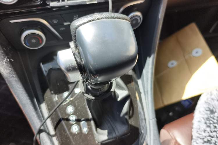 Used Haima Fumei F7 2017 1.5T 7-Seater Automatic Comfort Version Gear Lever