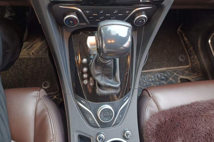 Used Haima Fumei F7 2017 1.5T 7-Seater Automatic Standard Edition Gear Lever