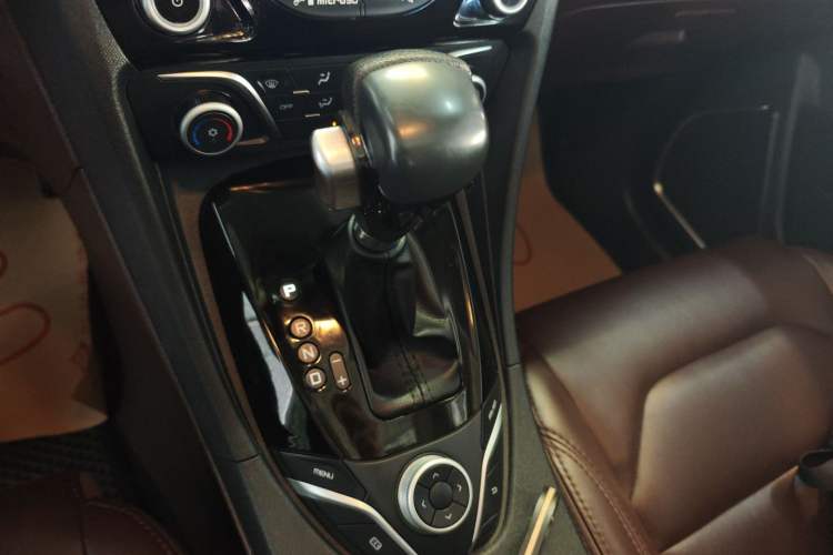 Used Haima Fumei F7 2017 1.5T 7-Seater Automatic Comfort Version Gear Lever