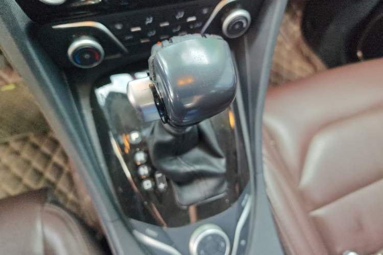 Used Haima Fumei F7 2017 1.5T 7-Seater Automatic Standard Edition Gear Lever