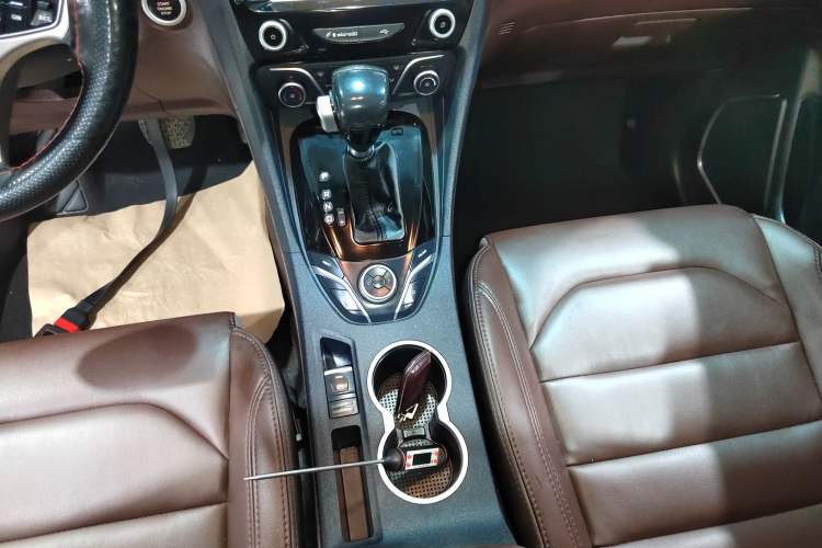 Used Haima Fumei F7 2017 1.5T 7-Seater Automatic Comfort Version Gear Lever