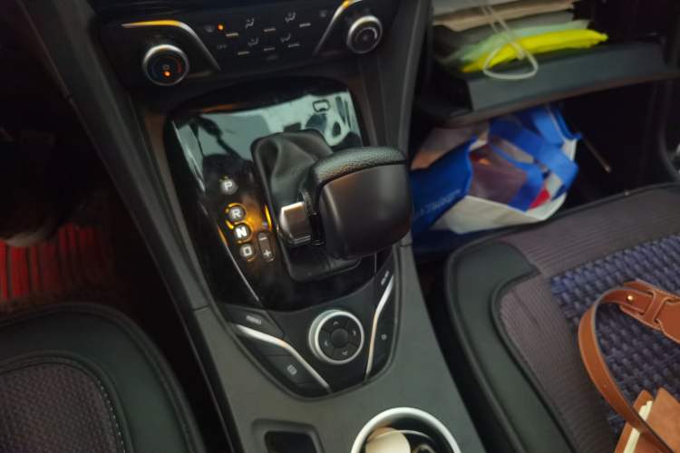 Used Haima Fumei F7 2017 1.5T 7-Seater Automatic Standard Edition Gear Lever