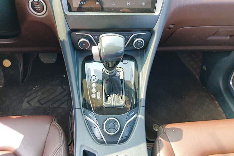 Used Haima Fumei F7 2017 1.5T 7-Seater Automatic Comfort Version Gear Lever