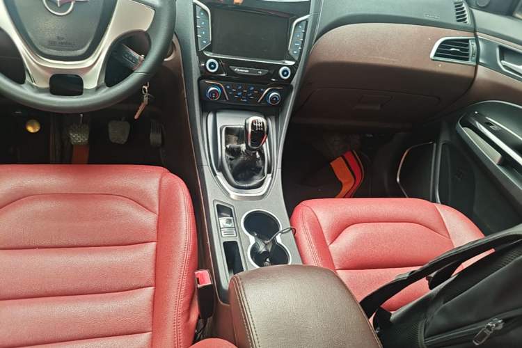 Used Haima Fumei F7 2017 1.5T 7-Seater Manual Standard Edition Gear Lever