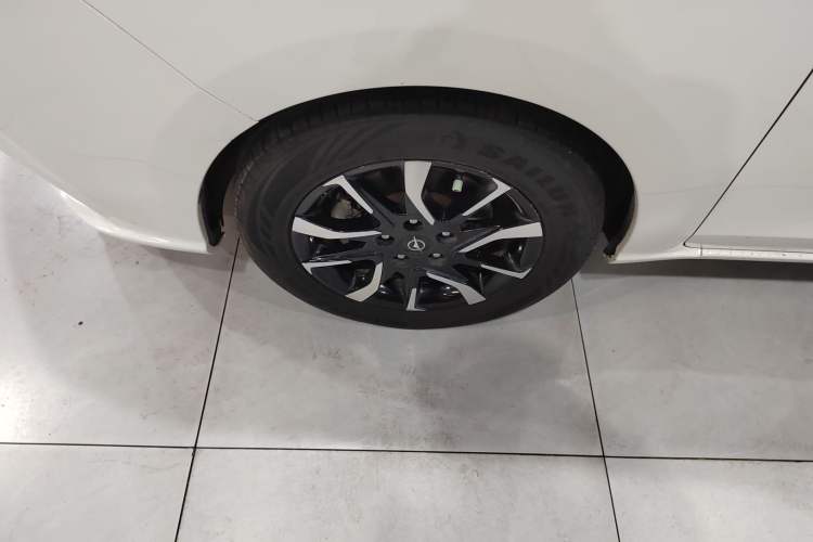 Used Haima Fumei F7 2017 1.5T 7-Seater Automatic Comfort Version Left Front Wheel Hub