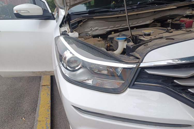 Used Haima Fumei F7 2017 1.5T 7-Seater Automatic Standard Edition Right Front Headlight