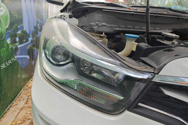 Used Haima Fumei F7 2017 1.5T 7-Seater Automatic Standard Edition Right Front Headlight