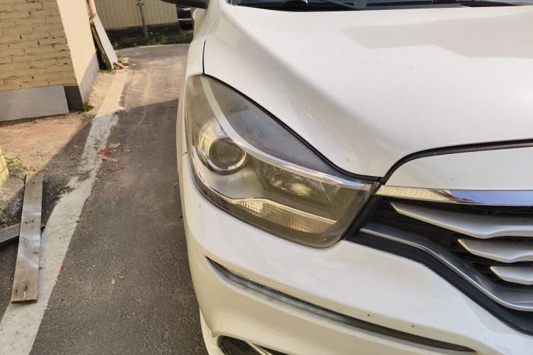 Used Haima Fumei F7 2017 1.5T 7-Seater Automatic Comfort Version Right Front Headlight