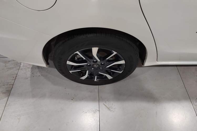 Used Haima Fumei F7 2017 1.5T 7-Seater Automatic Comfort Version Right Rear Wheel Hub