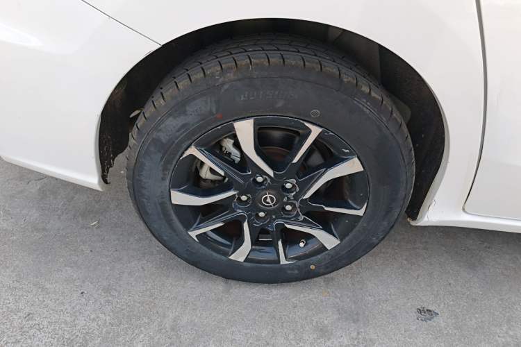 Used Haima Fumei F7 2017 1.5T 7-Seater Automatic Comfort Version Right Rear Wheel Hub