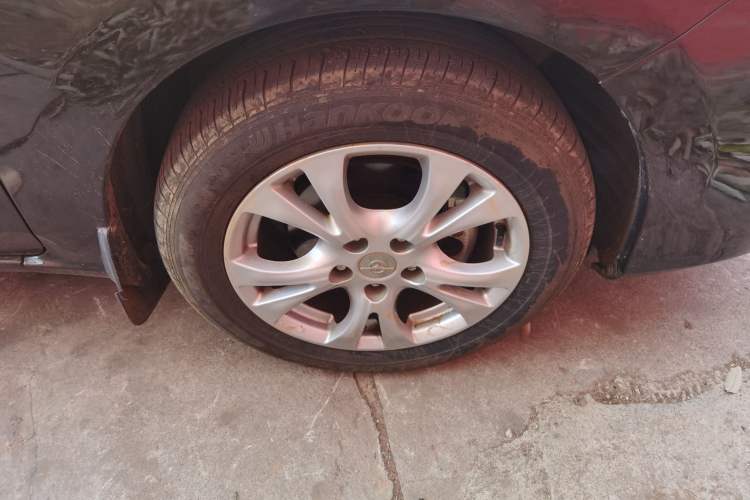 Used Haima Fumei MPV 2017 7-Seater Version 1.5T Manual – Comfort & Enjoyment Trim Right Front Wheel Hub