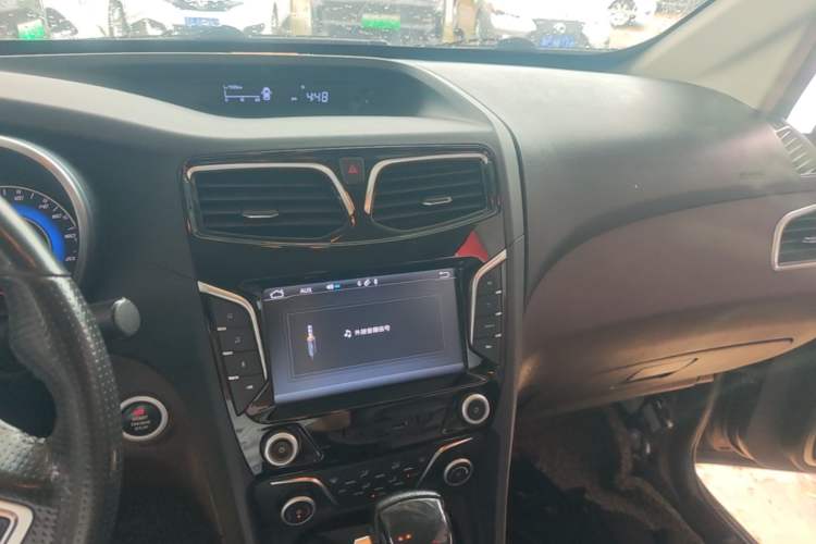 Used Haima Fumei MPV 2017 7-Seater Version 1.5T Automatic – Comfort Edition Audio And AC Panel
