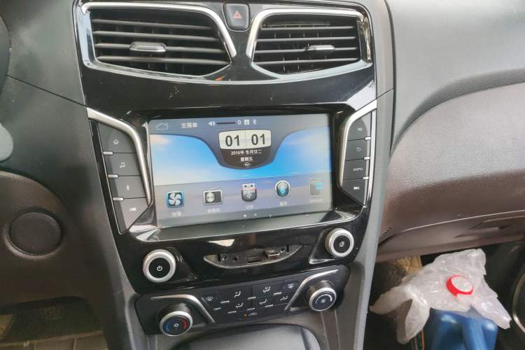 Used Haima Fumei MPV 2017 7-Seater Version 1.5T Manual – Comfort & Enjoyment Trim Audio And AC Panel