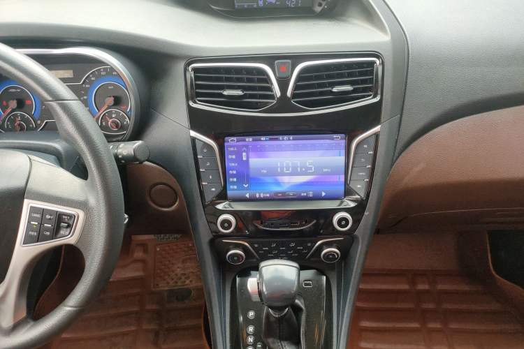 Used Haima Fumei MPV 2017 7-Seater Version 1.5T Automatic Value-Added Edition Audio And AC Panel