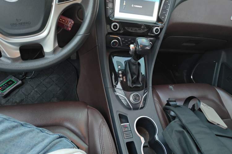 Used Haima Fumei MPV 2017 7-Seater Version 1.5T Automatic – Comfort & Enjoyment Trim Audio And AC Panel