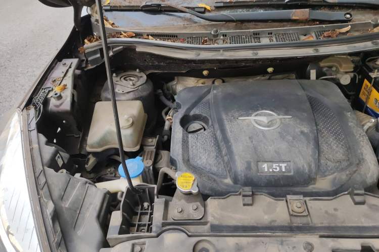 Used Haima Fumei MPV 2017 7-Seater Version 1.5T Manual – Comfort & Enjoyment Trim Engine Bay Right