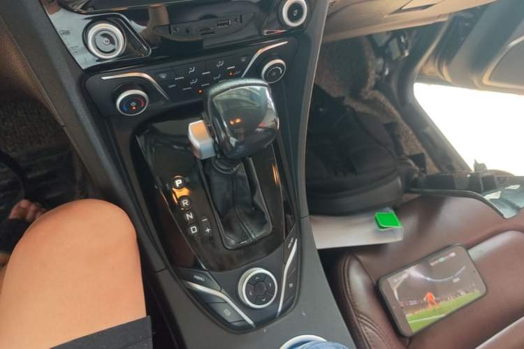 Used Haima Fumei MPV 2017 7-Seater Version 1.5T Automatic – Comfort Edition Gear Lever