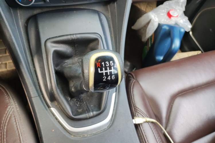 Used Haima Fumei MPV 2017 7-Seater Version 1.5T Manual – Comfort & Enjoyment Trim Gear Lever