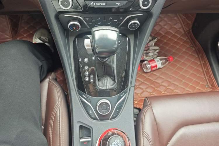 Used Haima Fumei MPV 2017 7-Seater Version 1.5T Automatic – Comfort Edition Gear Lever