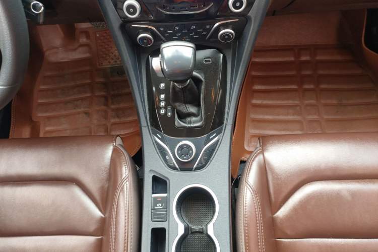 Used Haima Fumei MPV 2017 7-Seater Version 1.5T Automatic Value-Added Edition Gear Lever