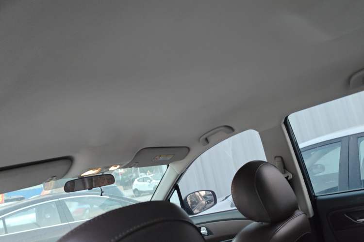 Used Haima Fumei MPV 2017 7-Seater Version 1.5T Automatic – Comfort & Enjoyment Trim Headliner
