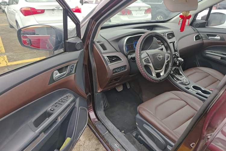 Used Haima Fumei MPV 2017 7-Seater Version 1.5T Automatic Value-Added Edition Interior 2