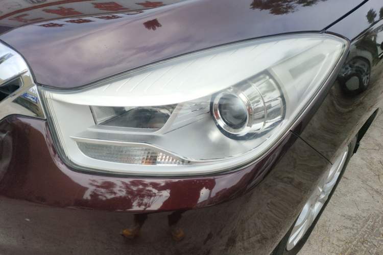 Used Haima Fumei MPV 2017 7-Seater Version 1.5T Automatic Value-Added Edition Left Front Headlight