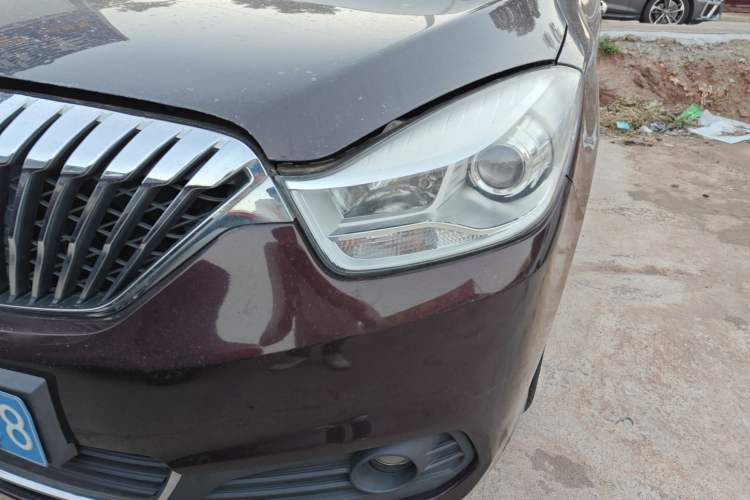 Used Haima Fumei MPV 2017 7-Seater Version 1.5T Automatic – Comfort & Enjoyment Trim Left Front Headlight