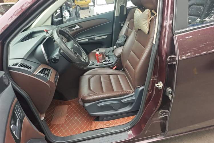 Used Haima Fumei MPV 2017 7-Seater Version 1.5T Automatic – Comfort Edition Left Front Seat