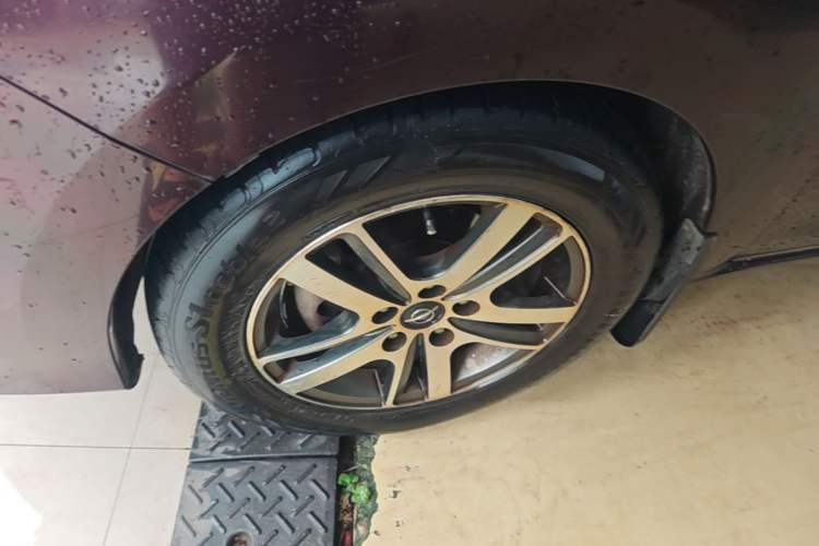 Used Haima Fumei MPV 2017 7-Seater Version 1.5T Automatic – Comfort Edition Left Front Wheel Hub